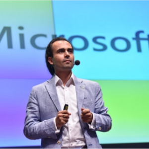 Man giving a presentation on HubSpot.