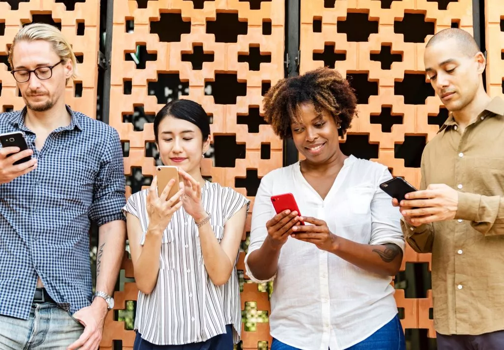 People using phones, social proof.