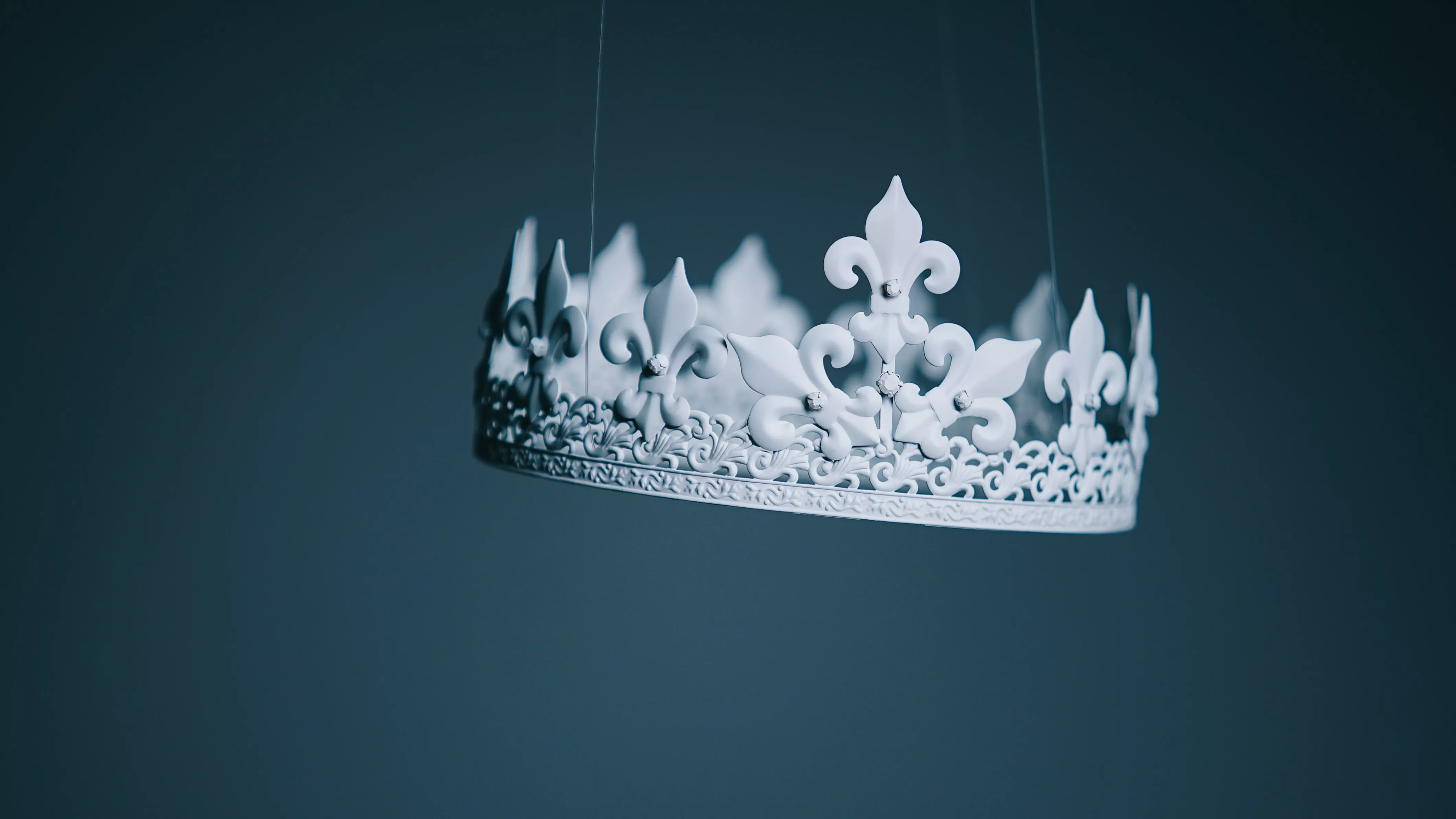 White crown, digital marketing's reign.