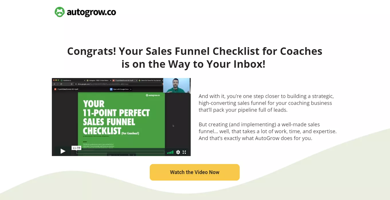Man presenting sales funnel checklist.