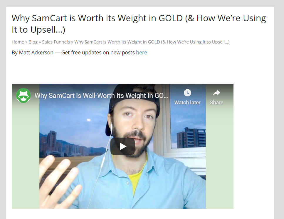 Man reviewing SamCart service.